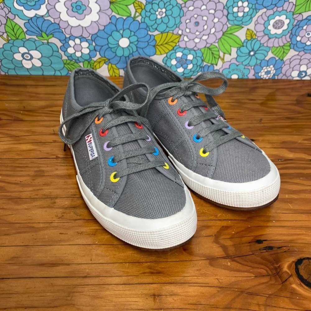 Superga 2750 Classic Lace Up Grey Sneakers with Rainbow Eyelets Size:7.5